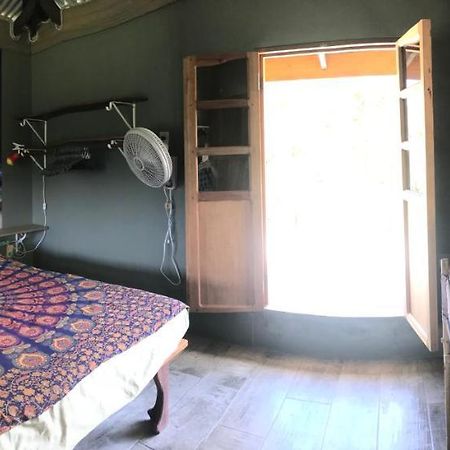 La Casa Naranja Hotel Brig Bay Buitenkant foto