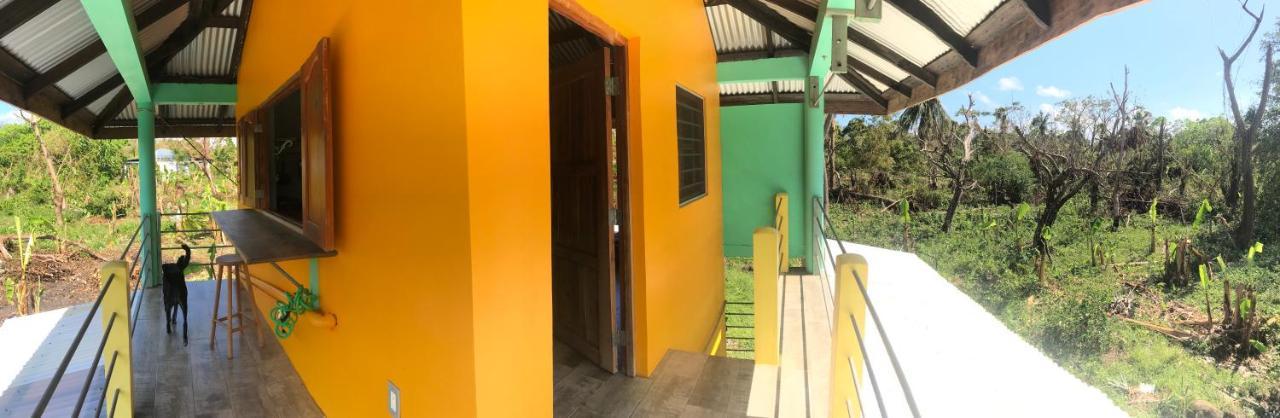 La Casa Naranja Hotel Brig Bay Buitenkant foto